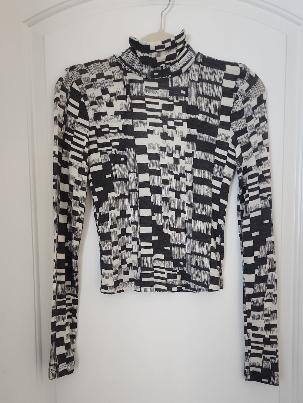 Daily Practice Mock Neck Long Sleeve Print Top - Black & White